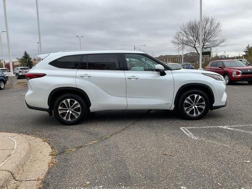 2022 Toyota Highlander Hybrid XLE