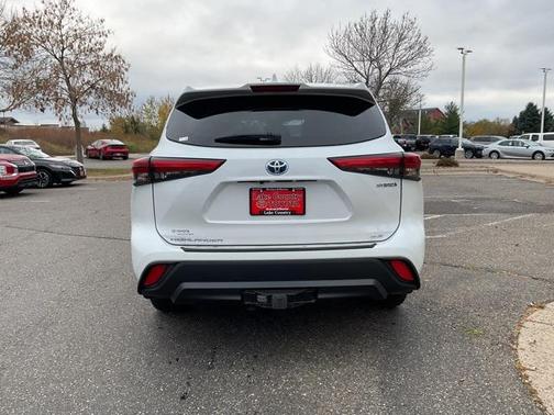 2022 Toyota Highlander Hybrid XLE