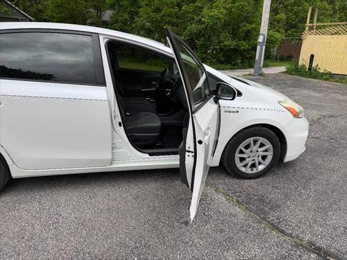 2013 Toyota Prius v Three