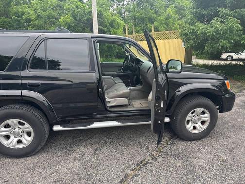 Black 2002 Toyota 4Runner SR5