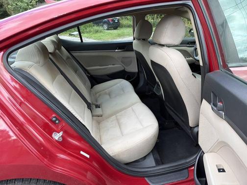 Scarlet Red Pearl 2017 Hyundai ELANTRA SE