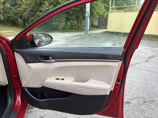 Scarlet Red Pearl 2017 Hyundai ELANTRA SE