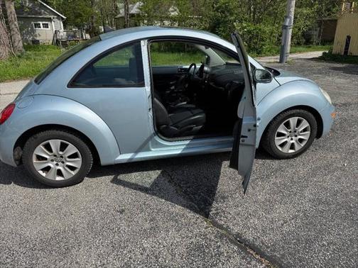 2009 Volkswagen New Beetle S