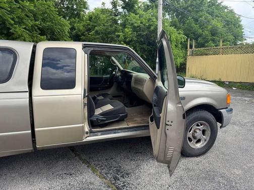 Arizona Beige Clearcoat Metallic 2004 Ford Ranger XLT SuperCab