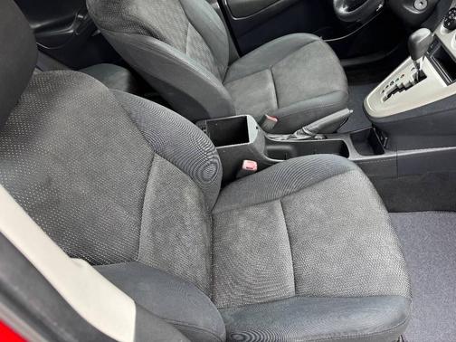 2010 Pontiac Vibe Base