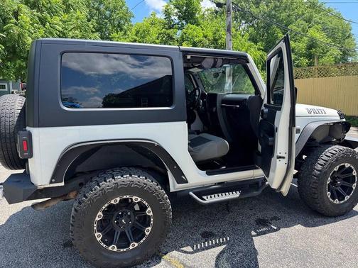 Off White 2009 Jeep Wrangler X