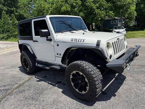 Off White 2009 Jeep Wrangler X