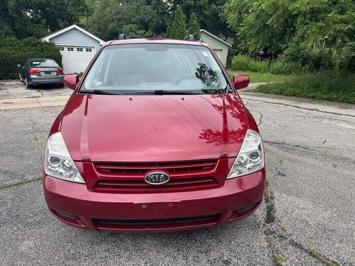 Burgundy 2008 Kia Sedona LX