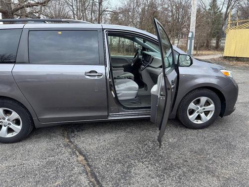 2015 Toyota Sienna LE