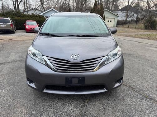 2015 Toyota Sienna LE