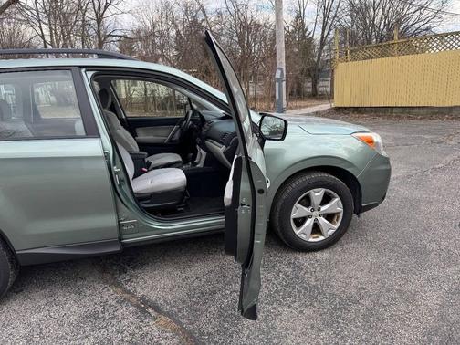 2015 Subaru Forester 2.5i