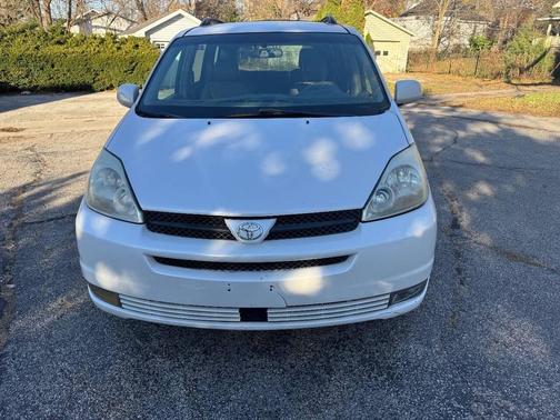 2005 Toyota Sienna XLE