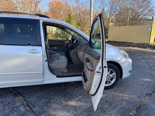 2005 Toyota Sienna XLE