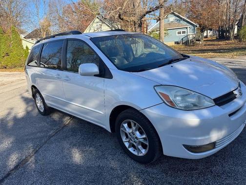 2005 Toyota Sienna XLE
