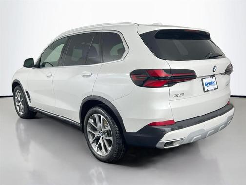 Mineral White Metallic 2026 BMW X5 xDrive40i