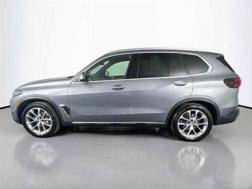 Gray Metallic 2024 BMW X5 xDrive40i