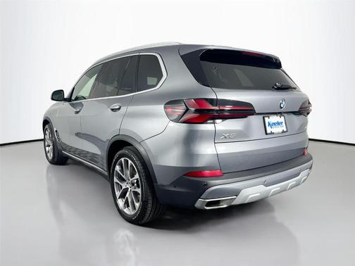 Gray Metallic 2024 BMW X5 xDrive40i