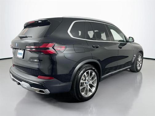 Black Sapphire Metallic 2026 BMW X5 PHEV xDrive50e