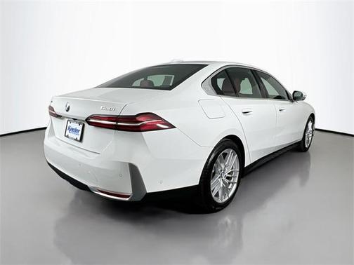 2025 BMW 530 i xDrive