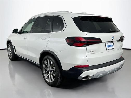 Mineral White Metallic 2024 BMW X5 xDrive40i