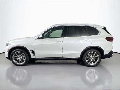 Mineral White Metallic 2024 BMW X5 xDrive40i