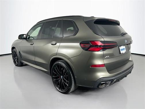 2025 BMW X5 M60i