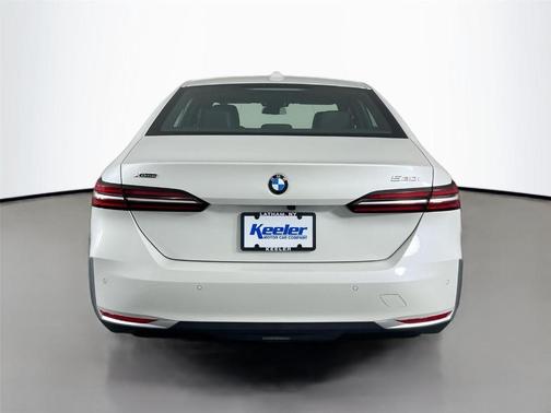 Mineral White Metallic 2026 BMW 530 i xDrive