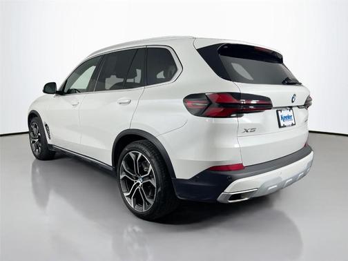 Mineral White Metallic 2026 BMW X5 xDrive40i