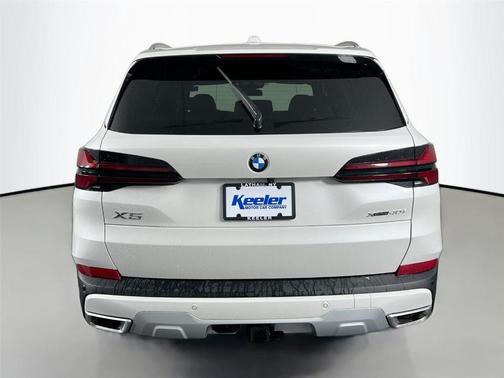 Mineral White Metallic 2026 BMW X5 xDrive40i