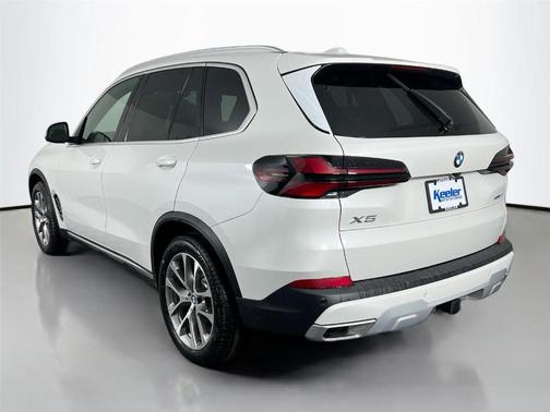 Mineral White Metallic 2026 BMW X5 xDrive40i