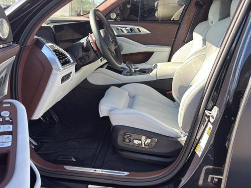 Carbon Black Metallic 2025 BMW XM Base