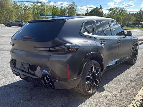 Carbon Black Metallic 2025 BMW XM Base