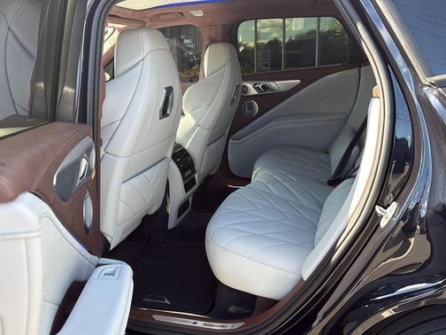 Carbon Black Metallic 2025 BMW XM Base