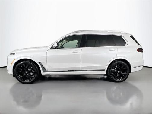Mineral White Metallic 2025 BMW X7 xDrive40i