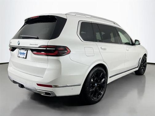 Mineral White Metallic 2025 BMW X7 xDrive40i