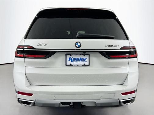 Mineral White Metallic 2025 BMW X7 xDrive40i