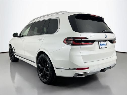 Mineral White Metallic 2025 BMW X7 xDrive40i