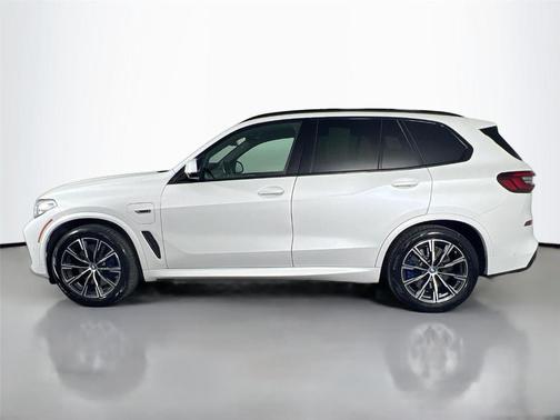 Mineral White Metallic 2023 BMW X5 PHEV xDrive45e