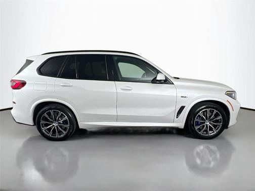 Mineral White Metallic 2023 BMW X5 PHEV xDrive45e