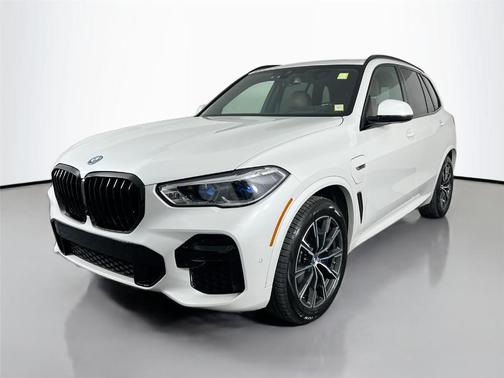 Mineral White Metallic 2023 BMW X5 PHEV xDrive45e