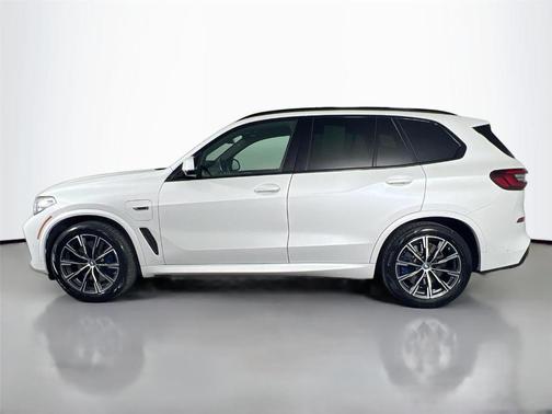 Mineral White Metallic 2023 BMW X5 PHEV xDrive45e