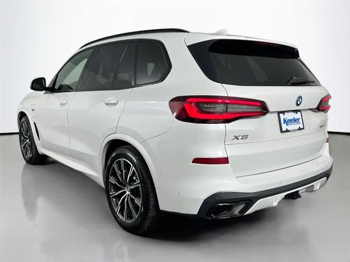 Mineral White Metallic 2023 BMW X5 PHEV xDrive45e