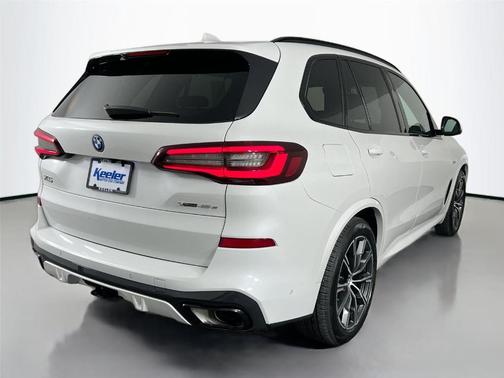 Mineral White Metallic 2023 BMW X5 PHEV xDrive45e