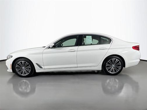 Alpine White 2019 BMW 530 i xDrive