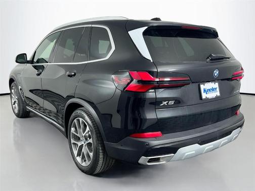 Black Sapphire Metallic 2026 BMW X5 PHEV xDrive50e