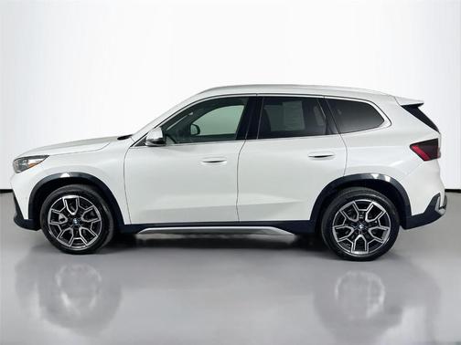 Mineral White Metallic 2025 BMW X1 xDrive28i