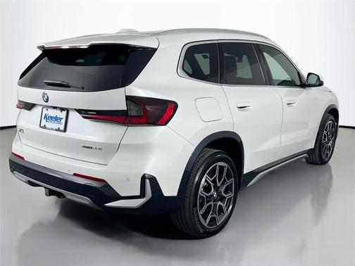 Mineral White Metallic 2025 BMW X1 xDrive28i