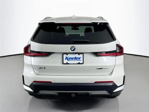 Mineral White Metallic 2025 BMW X1 xDrive28i