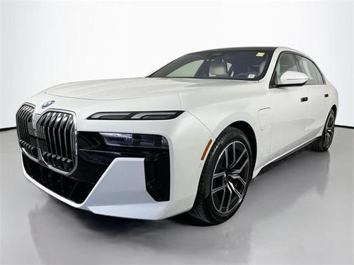 2025 BMW 750e xDrive