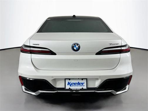 2025 BMW 750e xDrive